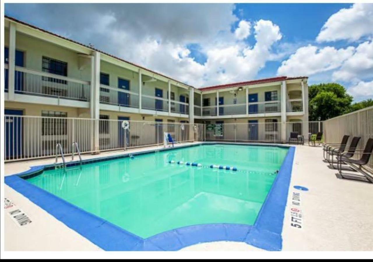 Scottish Inns & Suites Texas City Exterior photo